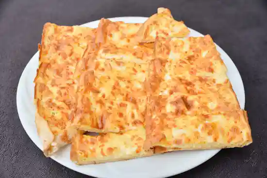Pide à la mozzarella et aux épinards